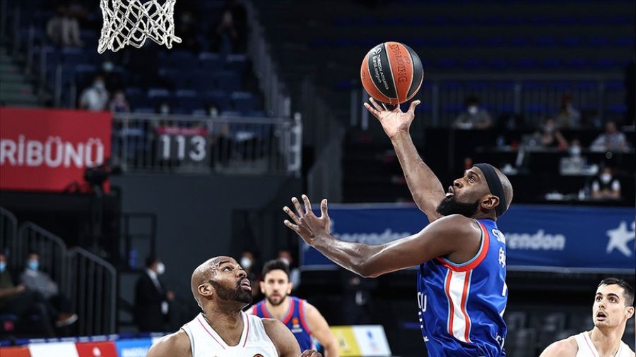 Singleton, Anadolu Efes'e geri döndü