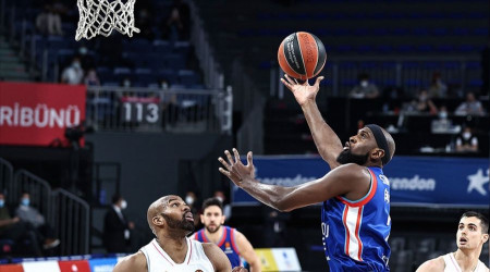 Singleton, Anadolu Efes'e geri döndü