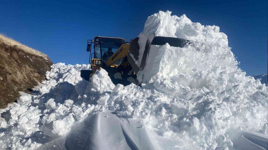Şırnak'ta kar kalınlığı 2 metreyi geçti