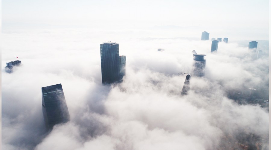 Sis nedeniyle g�kdelenler adeta kayboldu 