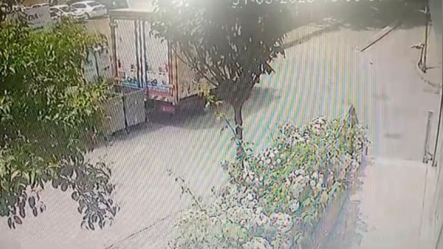 �i�li'de feci olay kamerada: Gen� k�z balkona �arp�p yere d��t�
