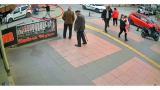 Sokak ortasnda husumetlisine defalarca ate etti