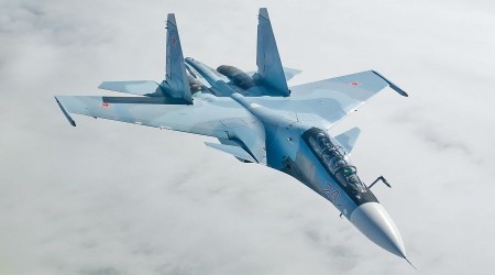 Su-30'lar Paşinya'nın üzerinde uçuyor