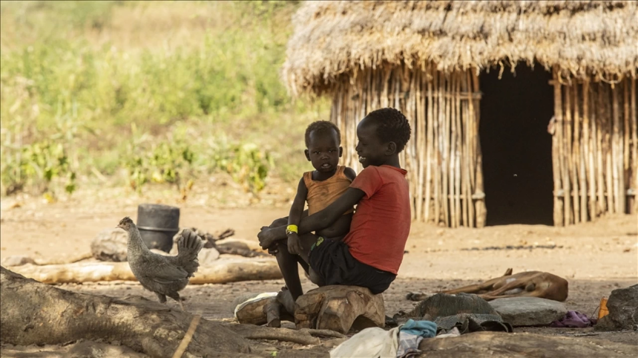 Sudan'da açlık diz boyu