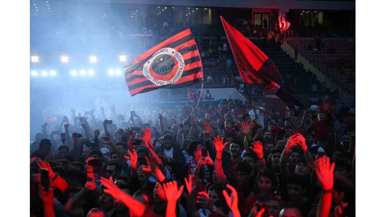 Süper Lig'e yükselen Gençlerbirliği, kupasını aldı