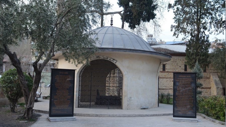 S�t�� �mam'�n kabri depremde zarar g�rmedi