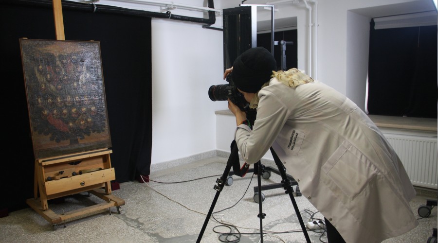 Tablolar ziyaret�ileriyle bulu�may� bekliyor