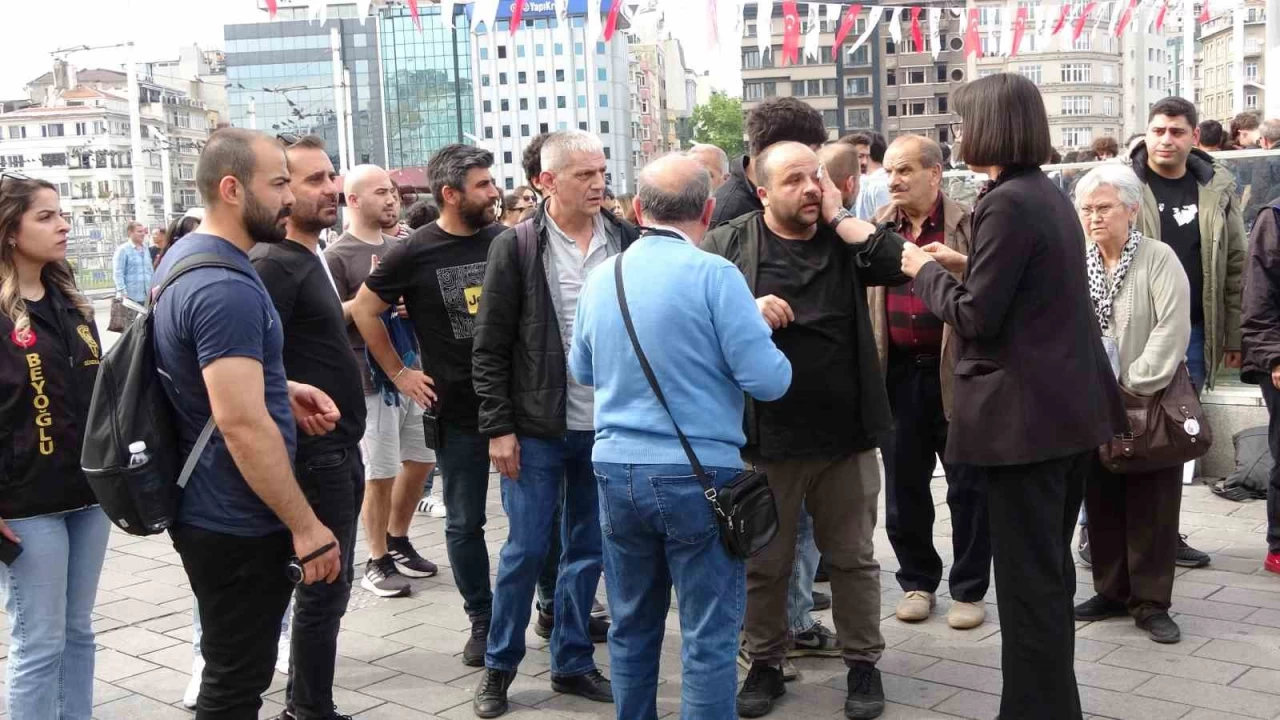 Taksim'de iki grup arasında kavga