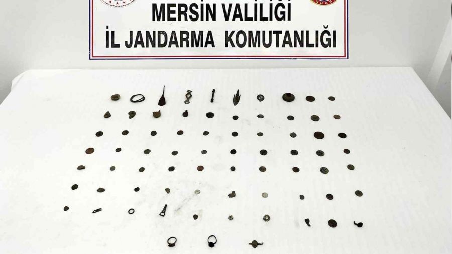 Tarihi eserleri satmak isterken jandarmaya yakaland�