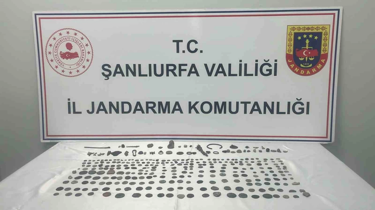 Tarihi eserleri satmaya �al���rken yakaland�