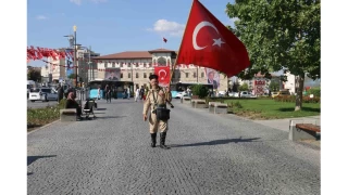 Tarihi yanstan kyafetleriyle Sivas sokaklarnda dolayor