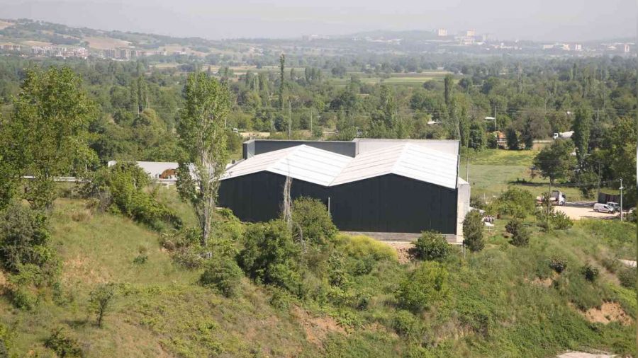 Tar�m arazisine yap�lan ka�ak fabrika y�k�ld�