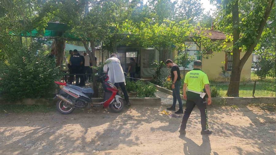 Tart��t��� emekli doktoru ba��ndan vurdu