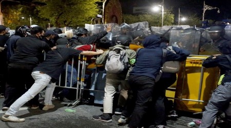Tayland'da beşten fazla kişi bir araya gelemeyecek