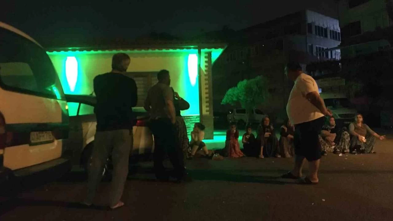 Telefon başlayan tartışma bıçaklı kavgaya dönüştü: 4 yaralı