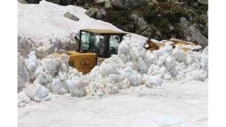 Temmuz ayı geldi, Rize'de kar kalkmadı