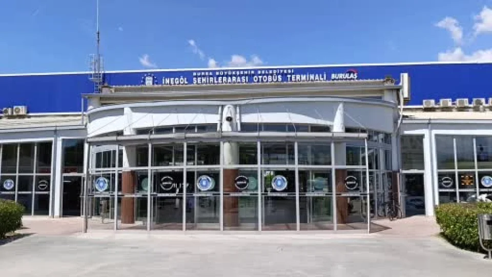 Terminalde unutulan çantadan servet çıktı