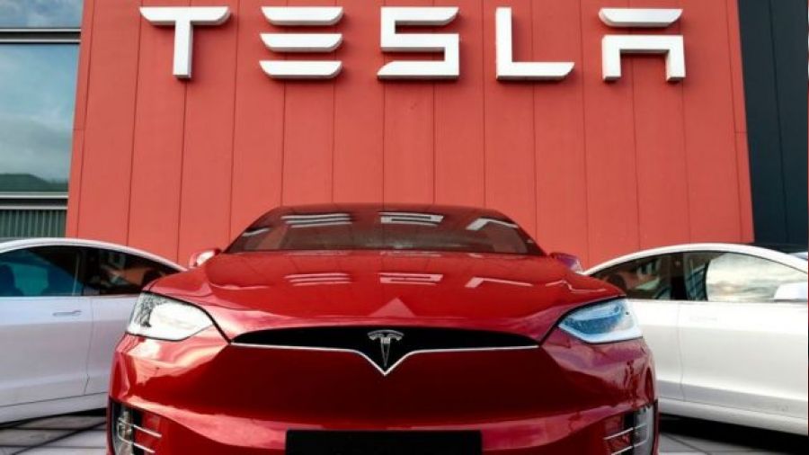 Tesla 400 milyar dolar eridi