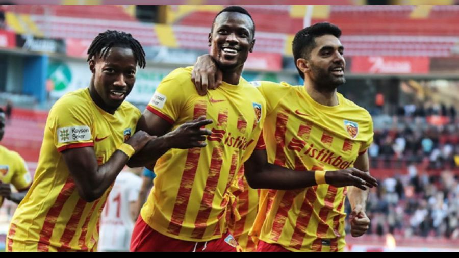 Thiam bulunduklar� durumdan memnun