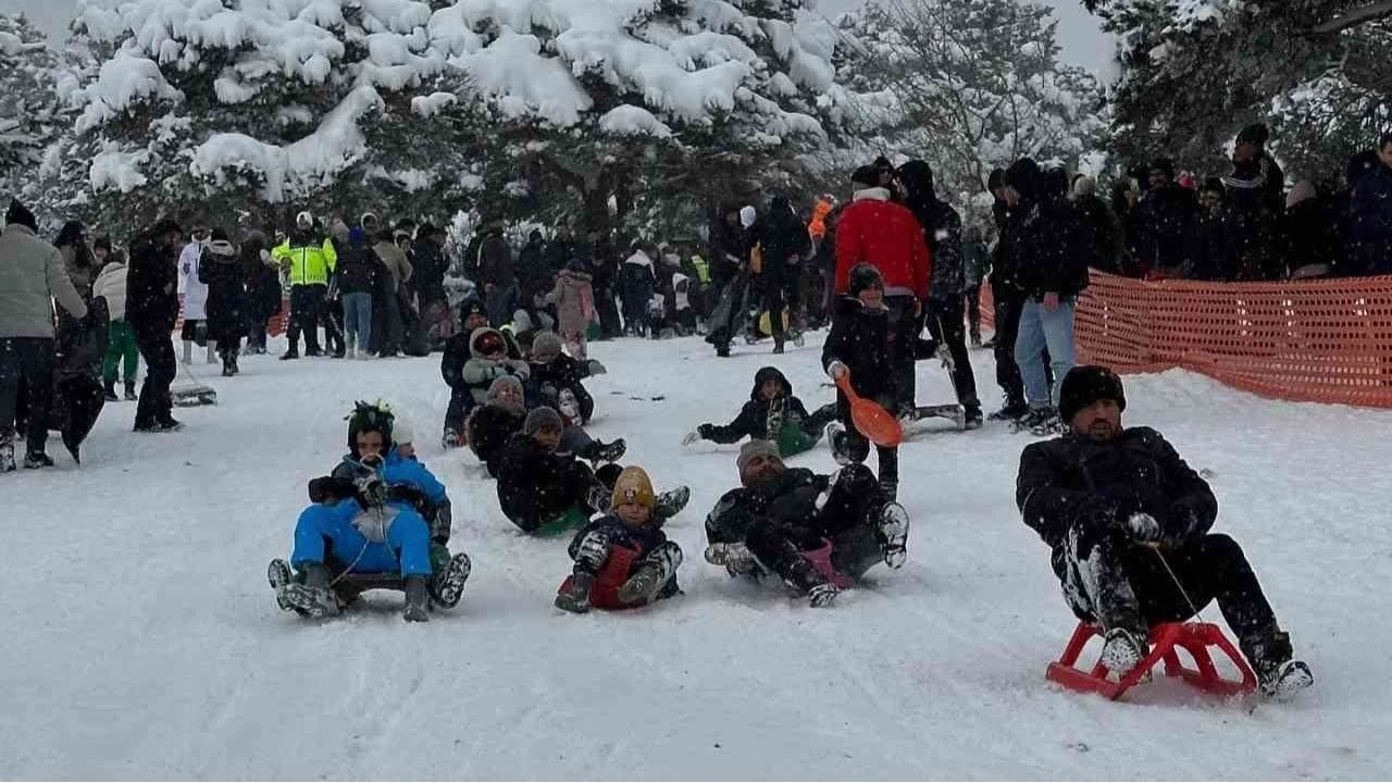 Tokat'ta kızağını alan yaylaya koştu