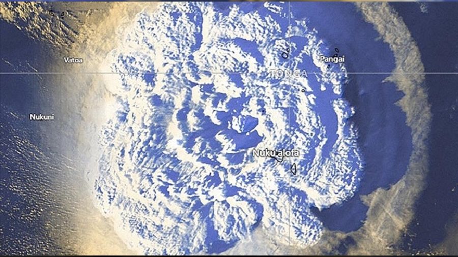 Tonga'daki yanardağ atmosfere olağanüstü fazlalıkta su buharı püskürttü