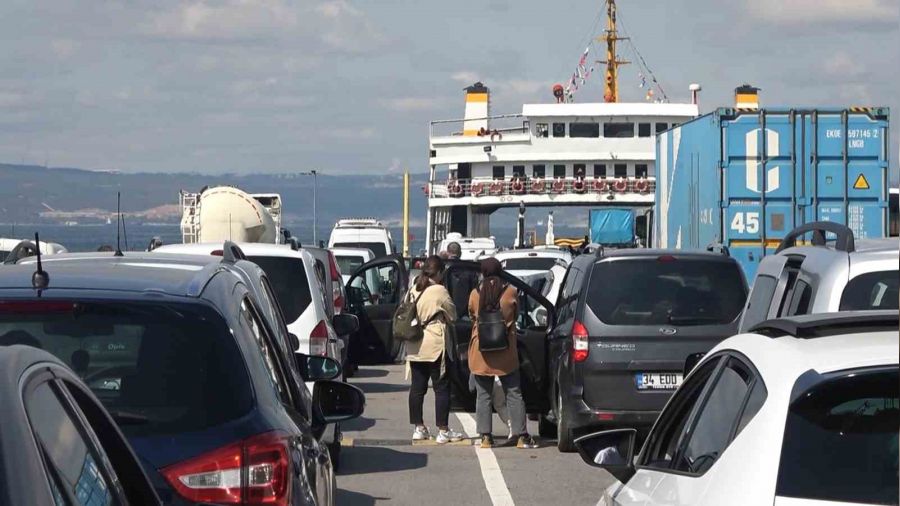 Topçular İskelesi'nde dönüş yoğunluğu yaşanıyor