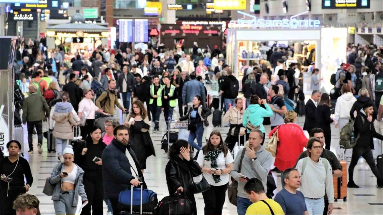 Turist rekoru kran Antalya'ya o lkeler 1'er kii gnderdi