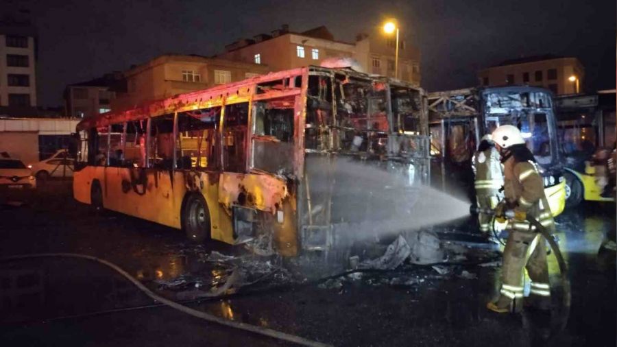 Tuzla'da 3 otob�s alev alev yand�