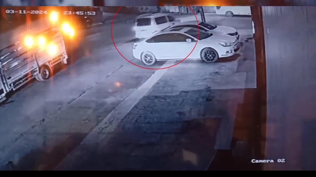 Tuzla'da bir şahıs husumetlisinin aracına kurşun yağdırdı