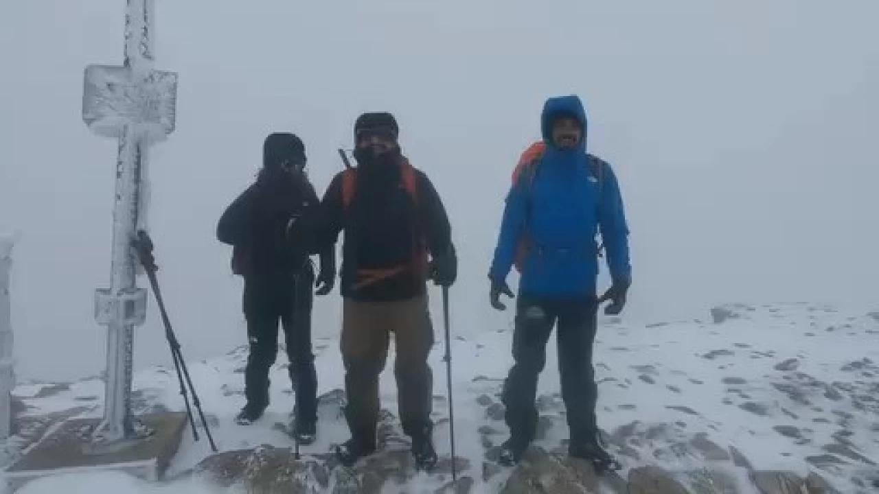 Uluda�'da y�l�n ilk kar�n� zirvede kutlad�lar