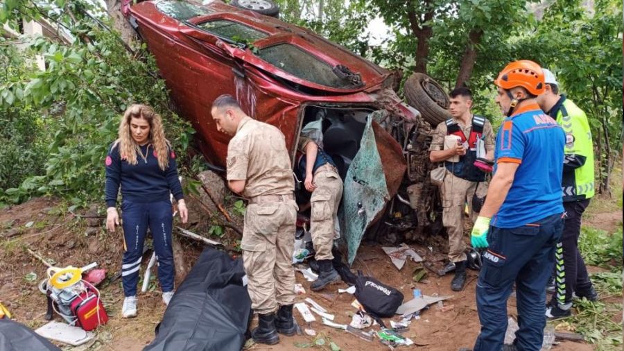 Üniversite öğrencileri kazada can verdi
