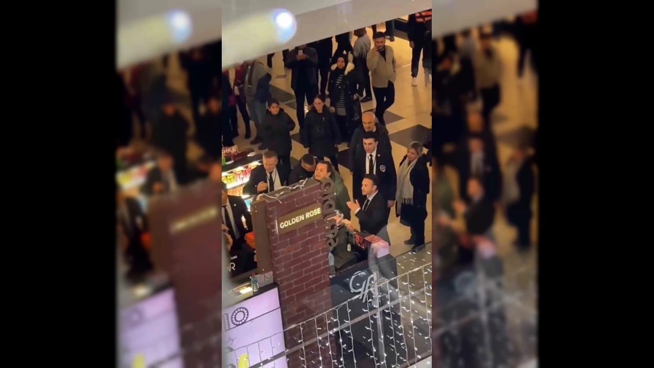 nl sunucu Armaan alayan AVM'de alanlara bard