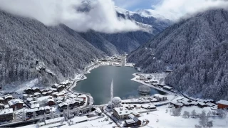 Uzungl nisan aynda karla kapland