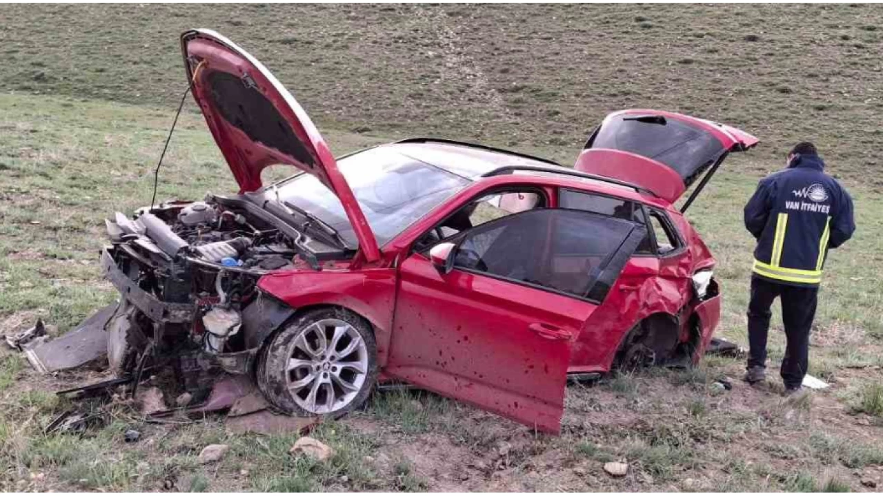 Van'da 50 metrelik uçuruma yuvarlanan otomobilin sürücüsü yaralandı