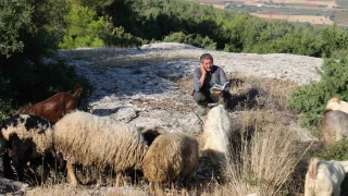Vehbi amca, keilerinden ald ilhamla iirlerini yazyor