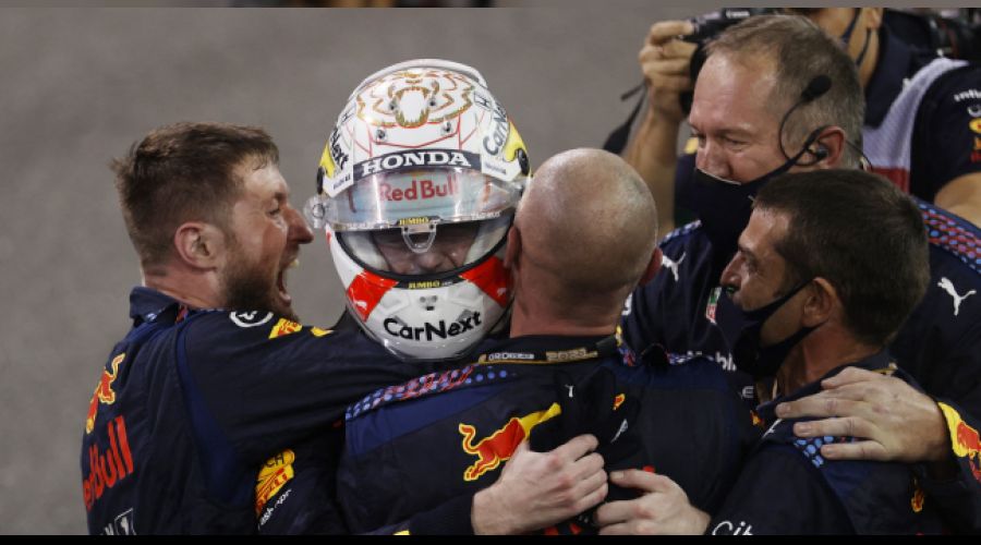 Verstappen son turda ampiyonlua ulat 