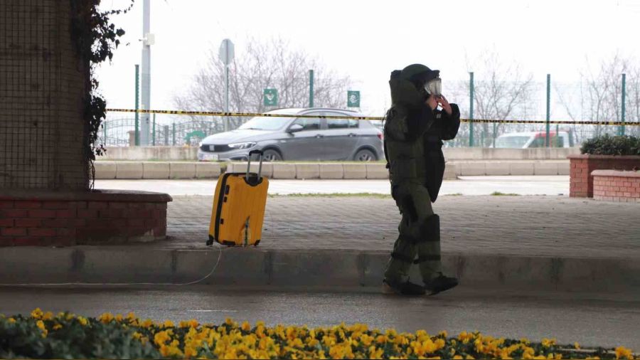 Viyad�k alt�ndaki ��pheli valiz patlat�ld�