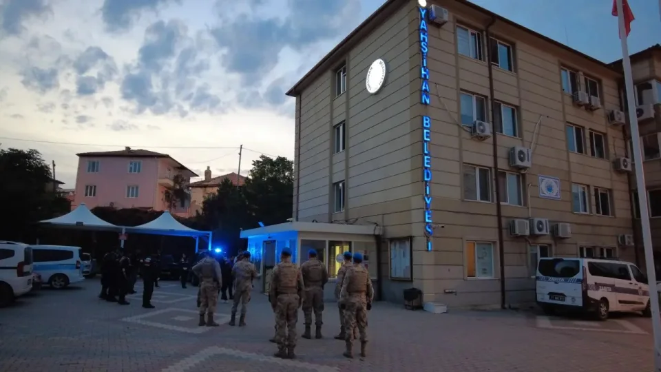 Yah�ihan Belediyesine ikinci dalga operasyon: Ba�kanvekili dahil 9 g�zalt�, ba�kan yard�mc�s�n�n mal varl��� dudak u�uklatt�