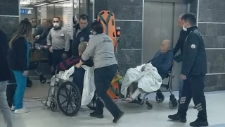 Yangın çıkan hastanedeki hastaların tahliyesi sürüyor