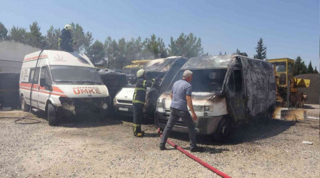 Ya kk ocuklar iki ambulans yakt