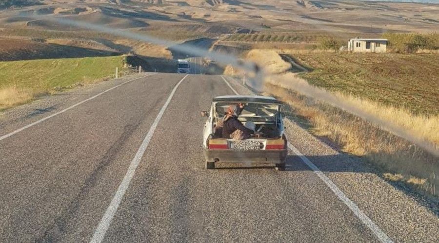 Ya�l� kad�n�n bagajda yolculu�u