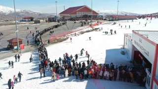 Yıldızdağı'nda kayaksever kuyruğu