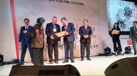 Yılın hekimi koronavirüsten hayatını kaybetti