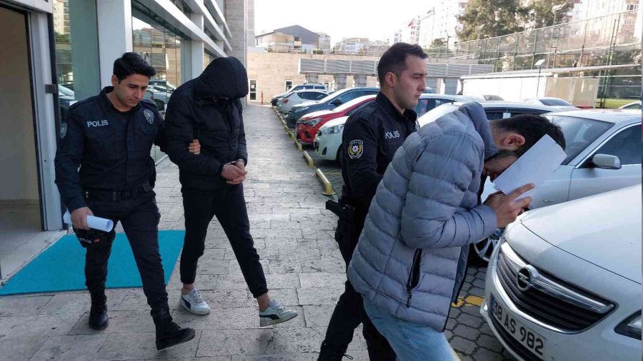 Yok artık! Kamyonetin arka kapısını çalıp satmaya kalkmışlar