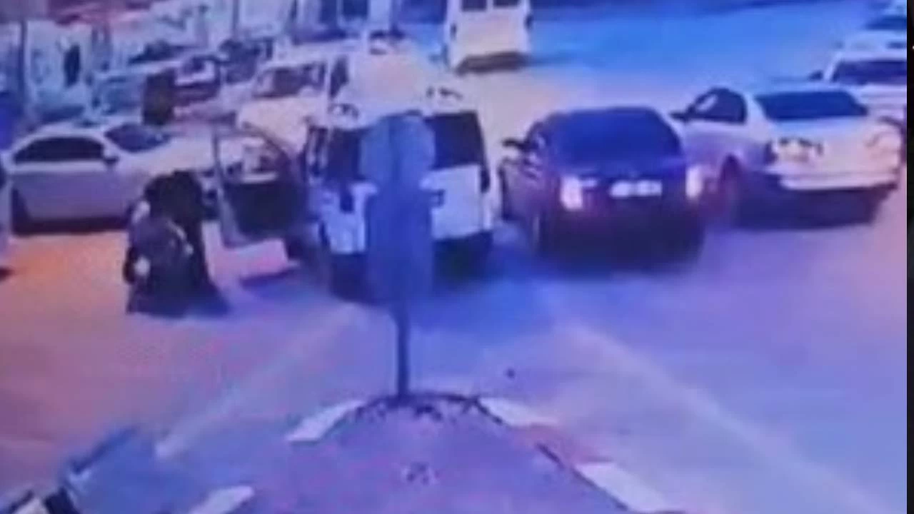 Yol verme kavgasında kendisi de dahil 3 kişiyi vurdu