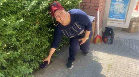 Yolda yrrken piyasa deeri 38 bin TL'lik telefon buldu