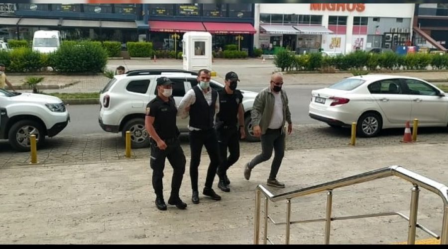 Yomra Belediye Ba�kan� B�y�k'a d�zenlenen silahl� sald�r�n�n zanl�s� ve azmettiricisi adliyeye getirildi