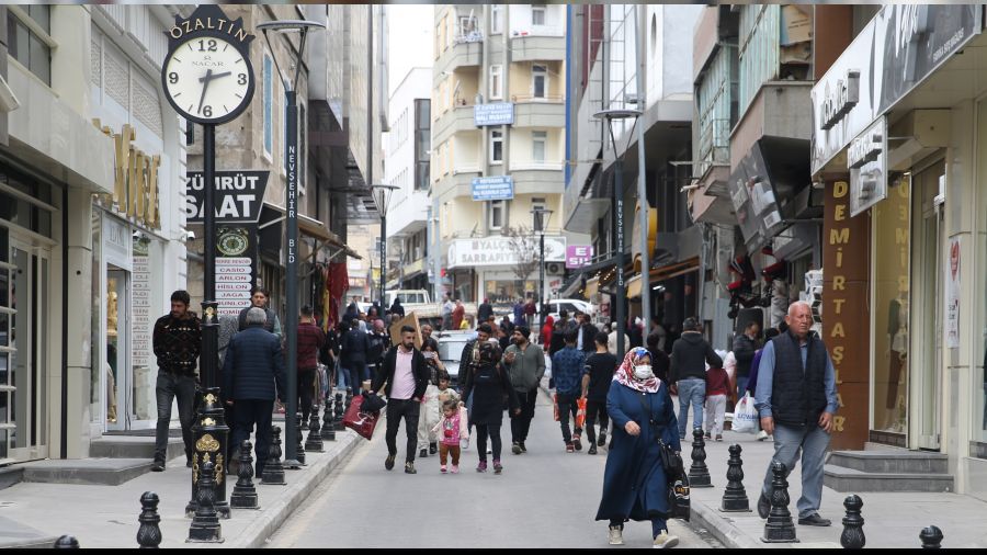 Yüksek maaş alan da geçinemiyor!