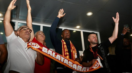Zaha taraftarlara üçlü çektirdi