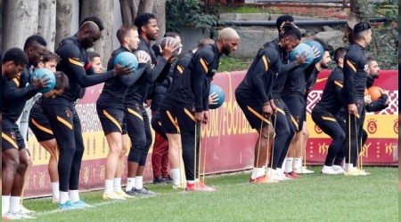 1 futbolcu dışında diğerleri takıma katıldı